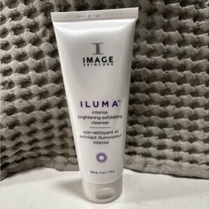 Image Iluma Intense Brightening Exfoliating Cleanser